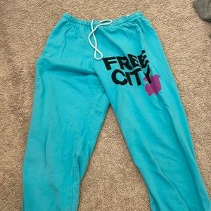 Free city sweatpants